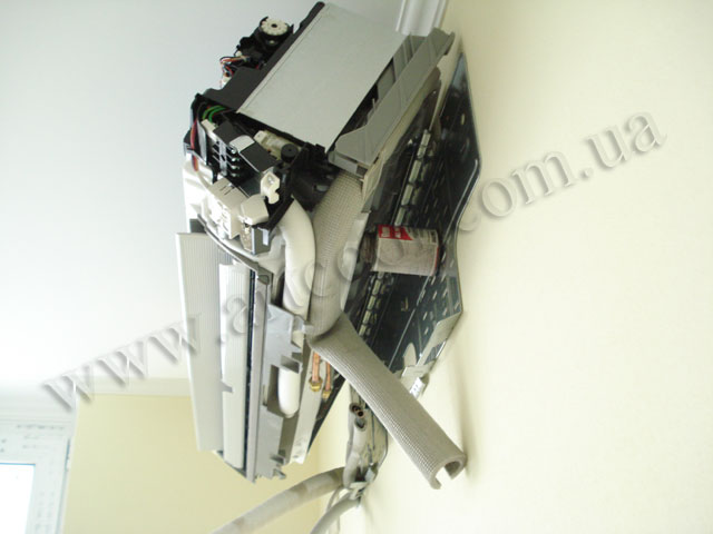 Монтаж внутреннего блока кондиционера Daikin FTXR28E на монтажную карту